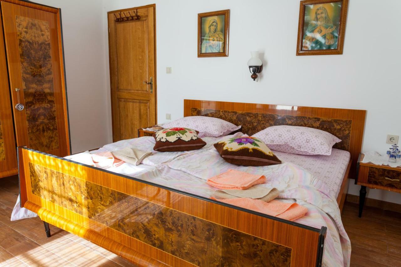 Country Villa St Anton Малинська Екстер'єр фото